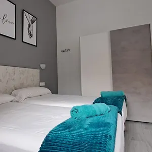apartamento-la-loperana.hotelsinnerja.org/